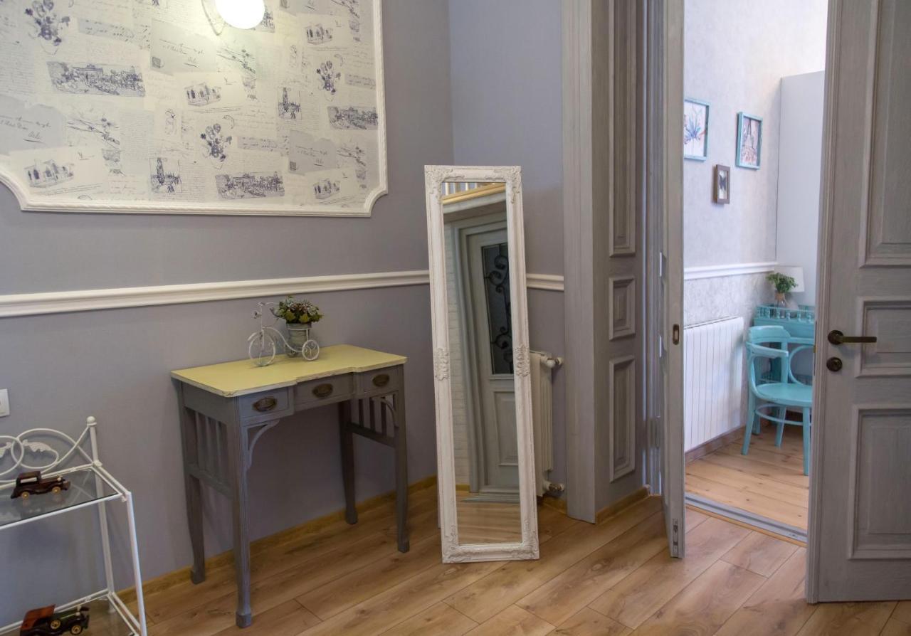 Apartament On Aghmashenebeli 26 Tbilisi Ngoại thất bức ảnh