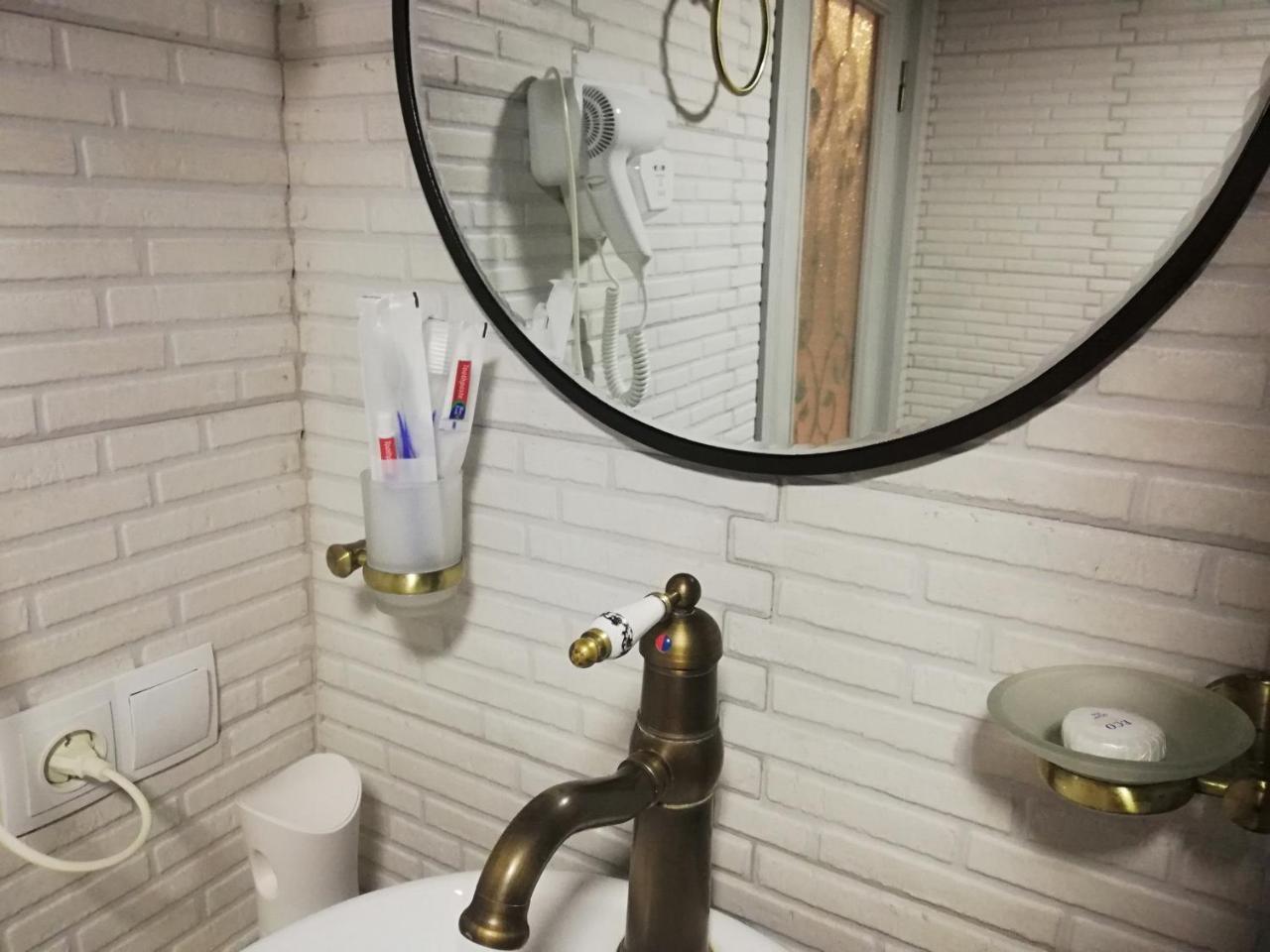 Apartament On Aghmashenebeli 26 Tbilisi Ngoại thất bức ảnh